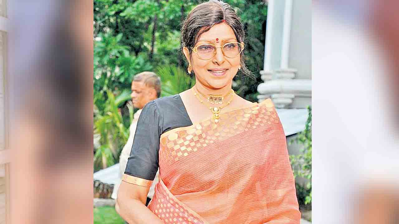 Sharada | మహిళలు పొట్టి దుస్తులు వేసుకోవద్దు.. శరీర భాగాలను ప్రదర్శించే ధోరణి ఎక్కువైపోయింది: సీనియర్‌ నటి శారద