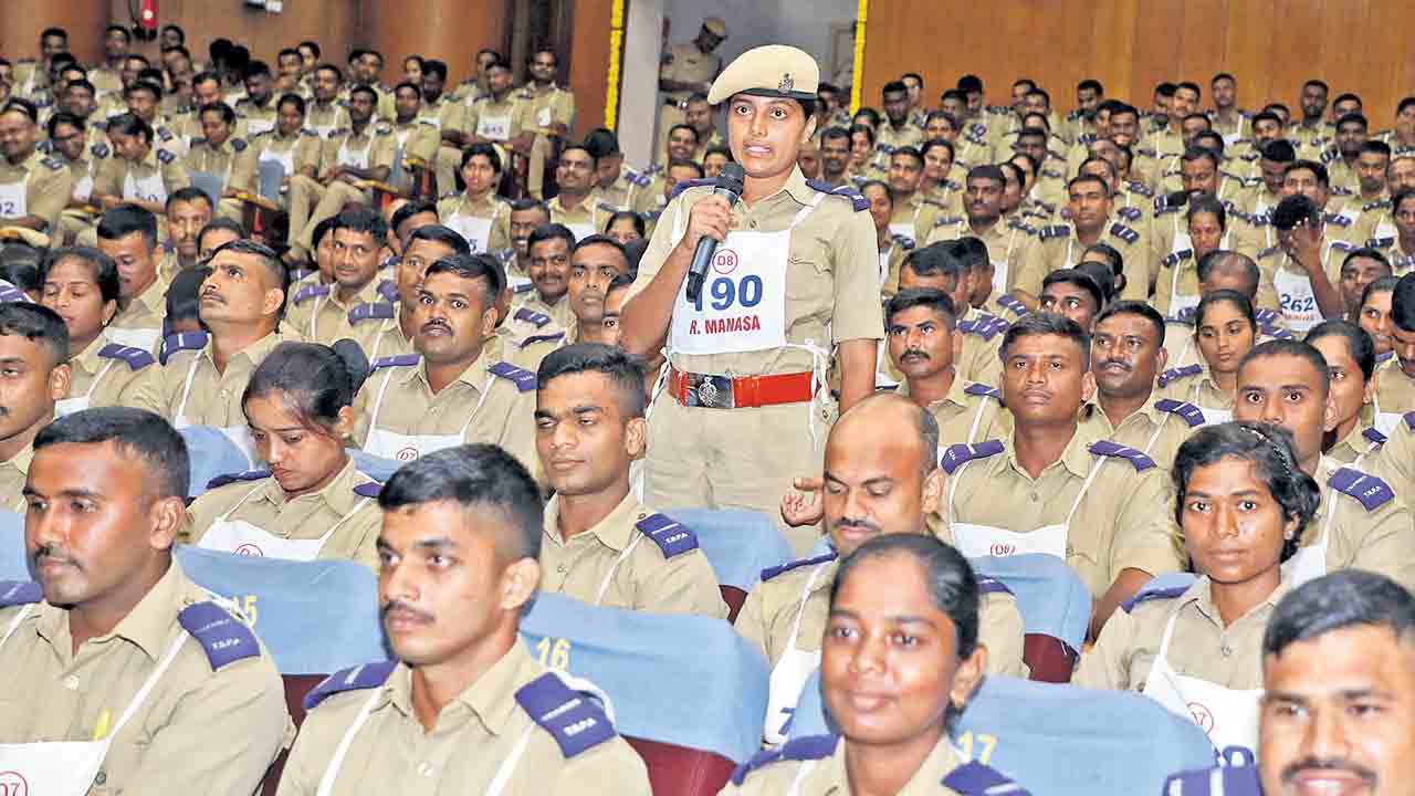 ప్రజాసేవపై మక్కువ పెంచుకోండి