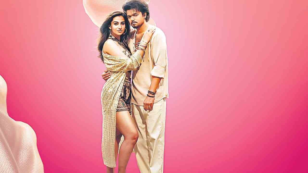 GOAT | ఆ నాజూకు నడకే క్యాట్‌వాక్కూ.. మీనాక్షి చౌదరితో విజయ్‌ రొమాన్స్‌