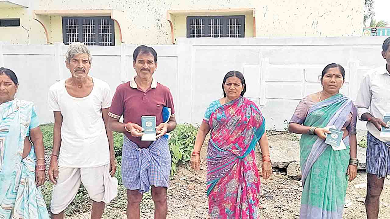 విప్‌ల ఊరిలో మాఫీ ప్యాకప్‌!