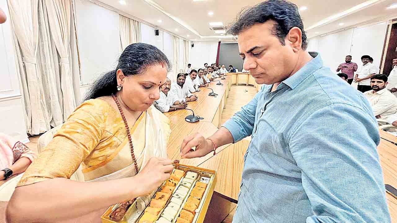 MLC Kavita | పార్టీ నేతలతో ఎమ్మెల్సీ కవిత భేటీ.. క్యాడర్‌కు కేటీఆర్‌ కృతజ్ఞతలు