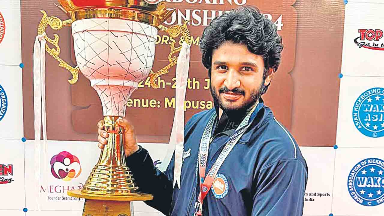 హృతిక్‌గౌడ్‌ పసిడి పంచ్‌