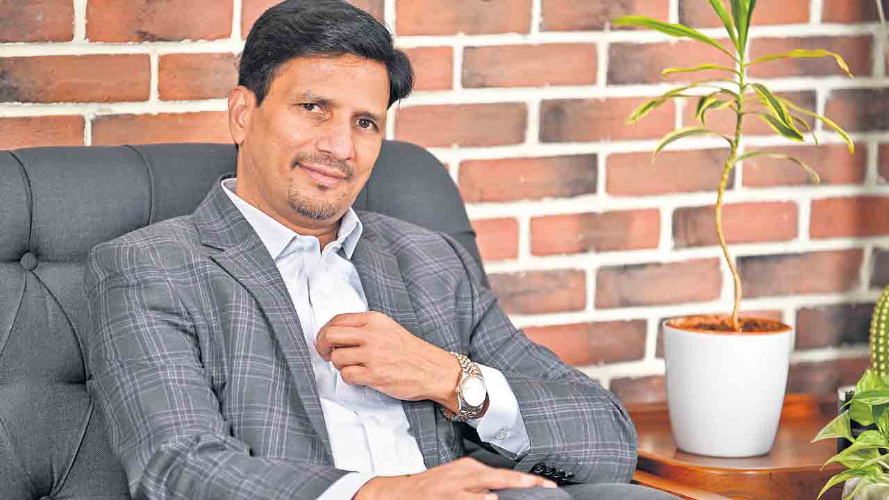 Gunda Madhusudhan | ఇస్కిళ్ల శ్రీమంతుడు.. పుట్టిన గడ్డరుణం తీర్చుకుంటున్న మధుసూదన్‌