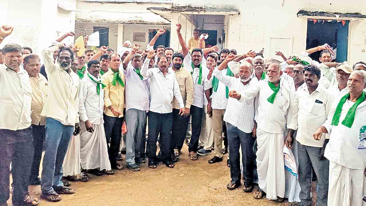 రుణమాఫీ కోసం పాదయాత్ర