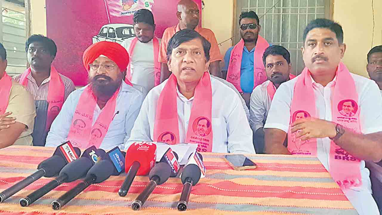 సర్కారు అనాలోచిత నిర్ణయంతో రైతులకు నష్టం