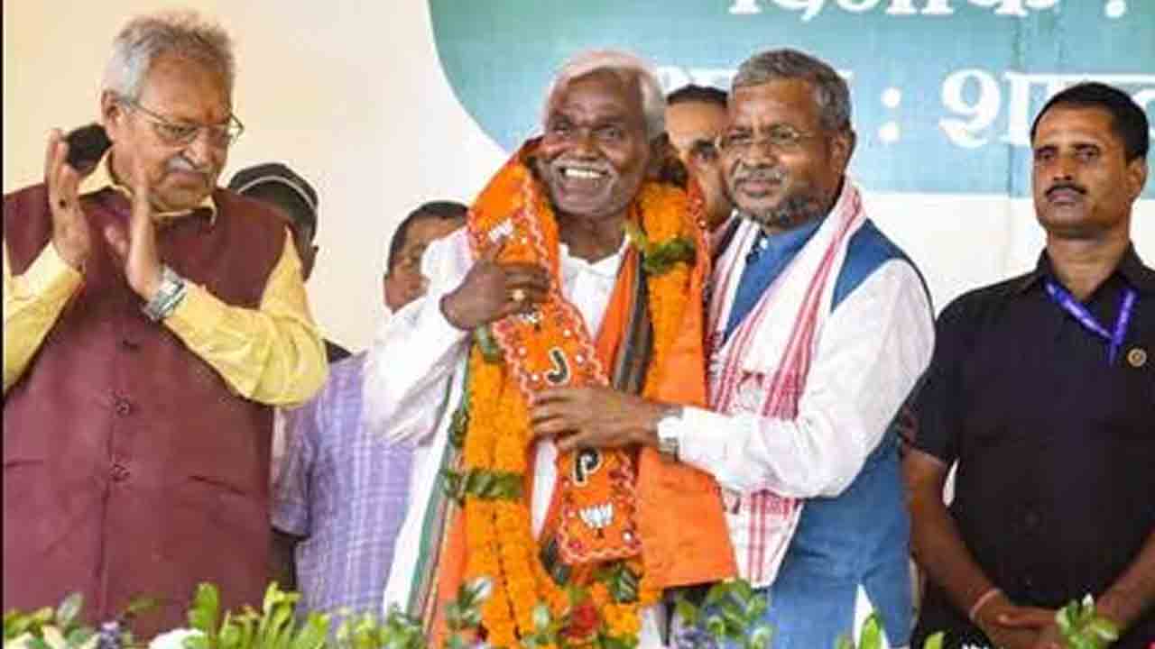 బీజేపీలో చేరిన చంపయీ సొరేన్‌