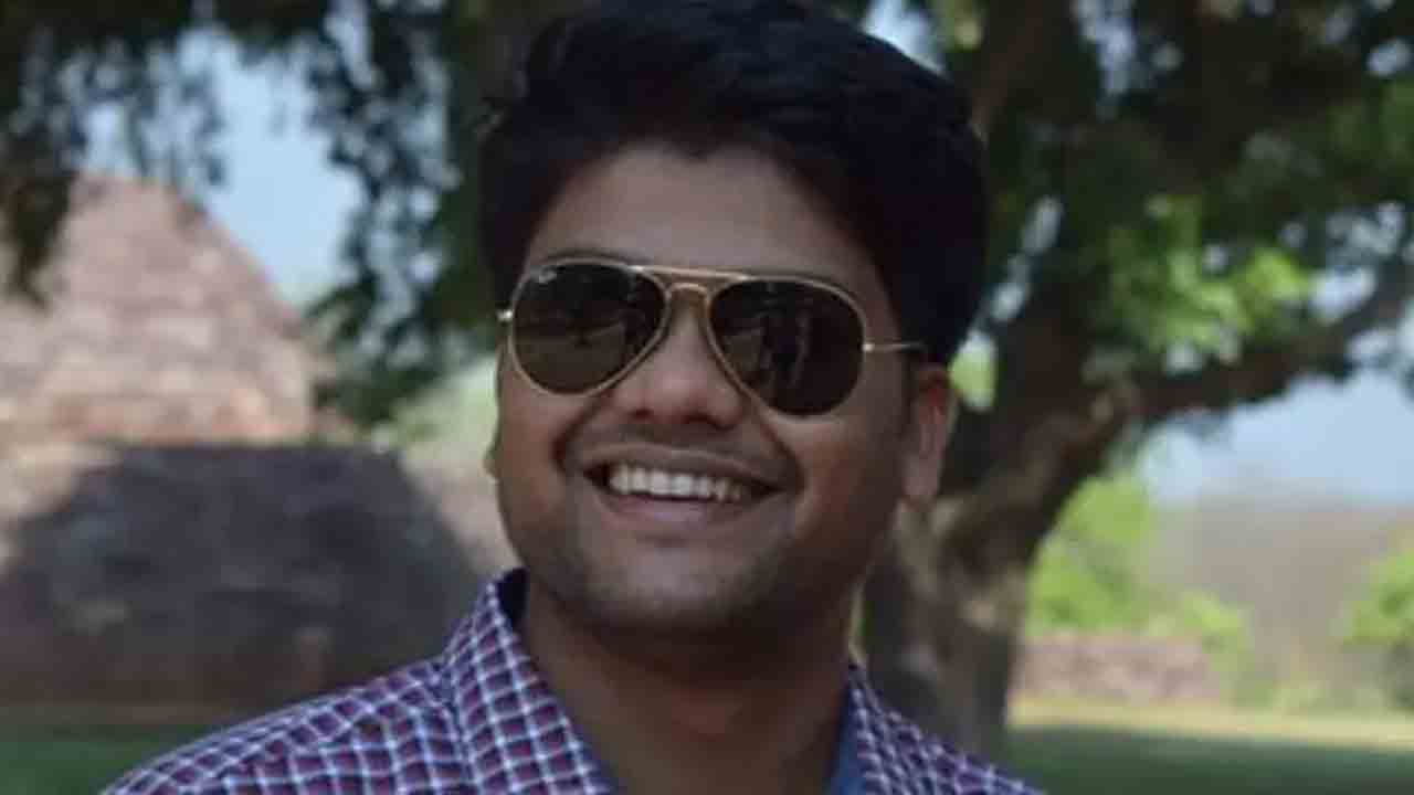 కశ్మీర్‌ ఐఏఎస్‌పై క్రిమినల్‌ ధిక్కార కేసు