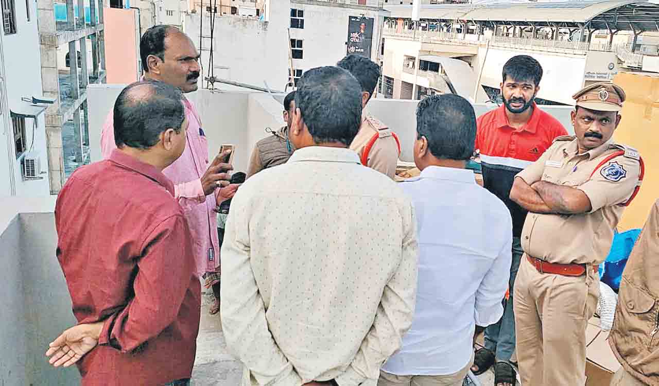 Congress | కాంగ్రెస్‌ నాయకుల భవనమైతే.. సక్రమమవుతుందా?