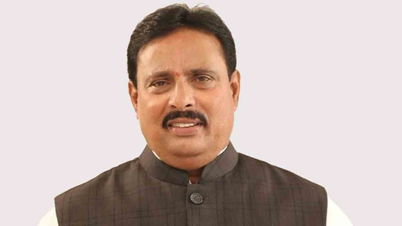 MLA Danam Nagendar | ఖైరతాబాద్‌ గణేశ్‌ నమూనా ఆవిష్కరణ.. ఎమ్మెల్యే దానం కోసం 9 గంటలపాటు నిరీక్షణ