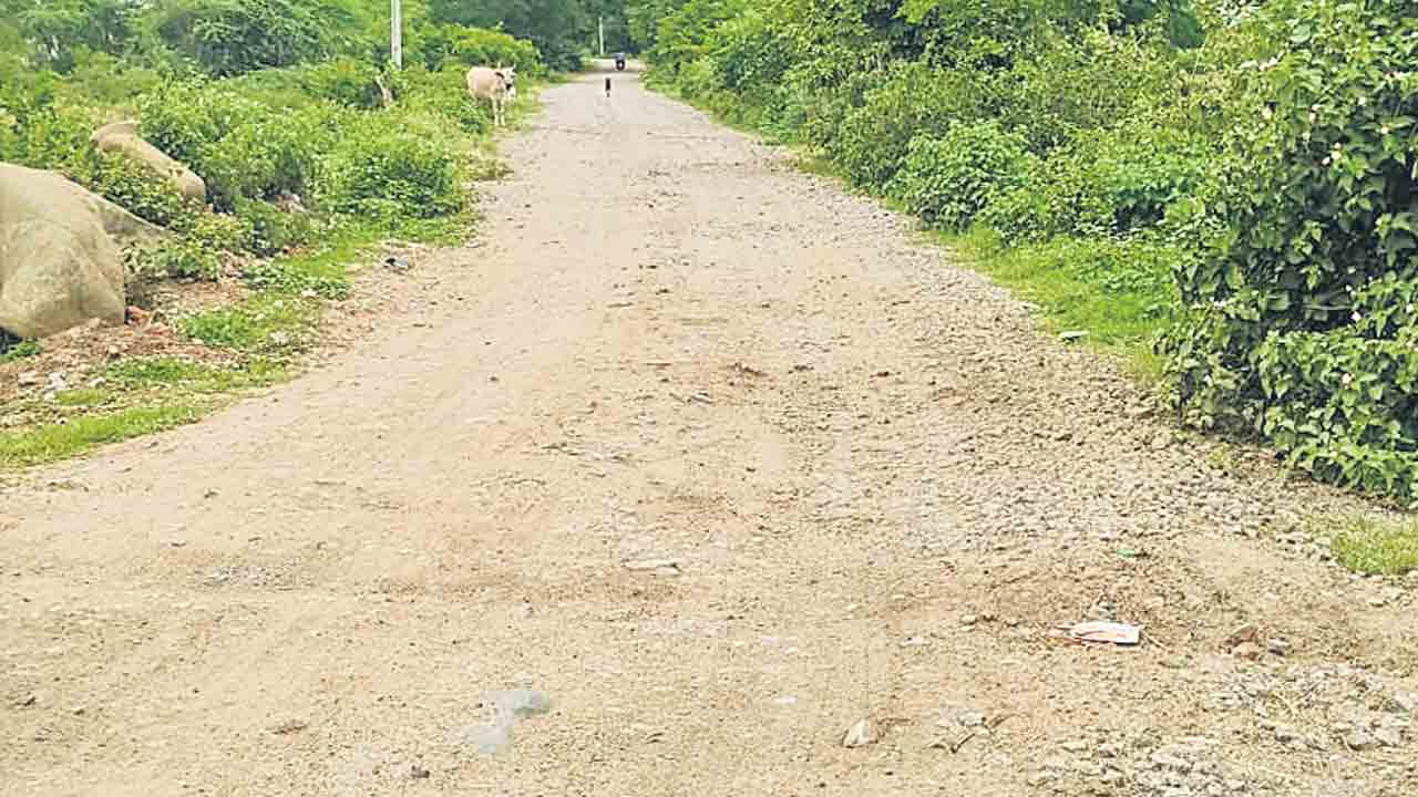 అధ్వానంగా ఎల్కల్‌ -మక్తామాసాన్‌పల్లి రోడ్డు