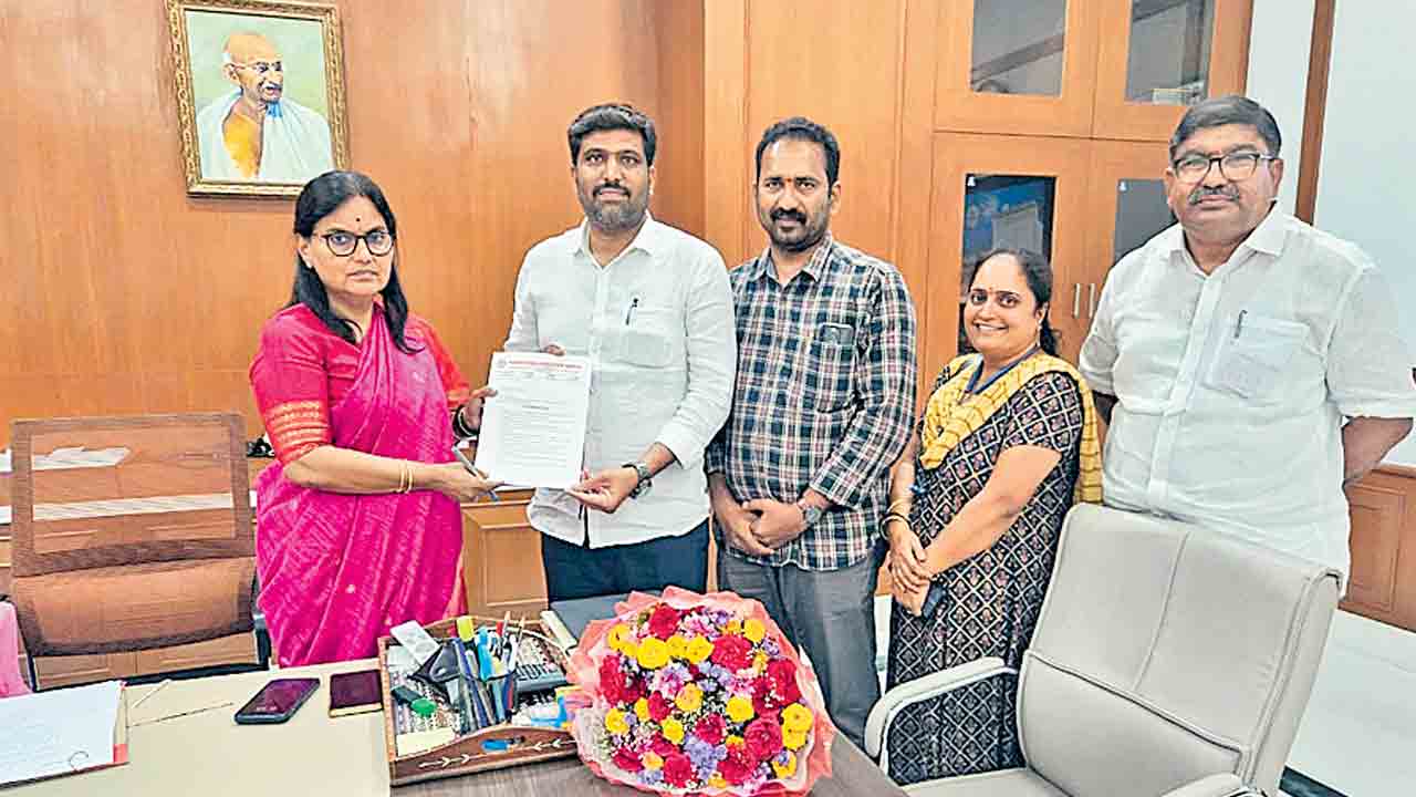 నూతన టైమ్‌ టేబుల్‌ను మార్చాలి