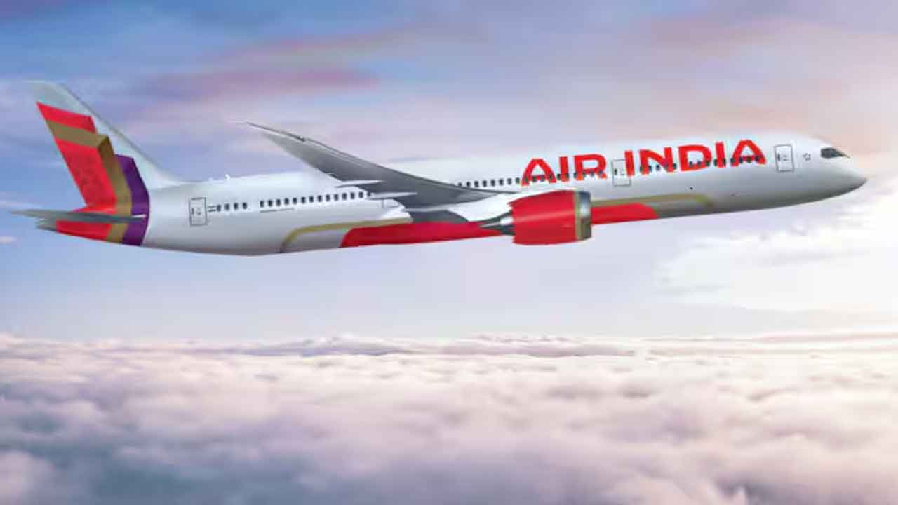 అర్హత లేని పైలట్ల చేతికి విమానం