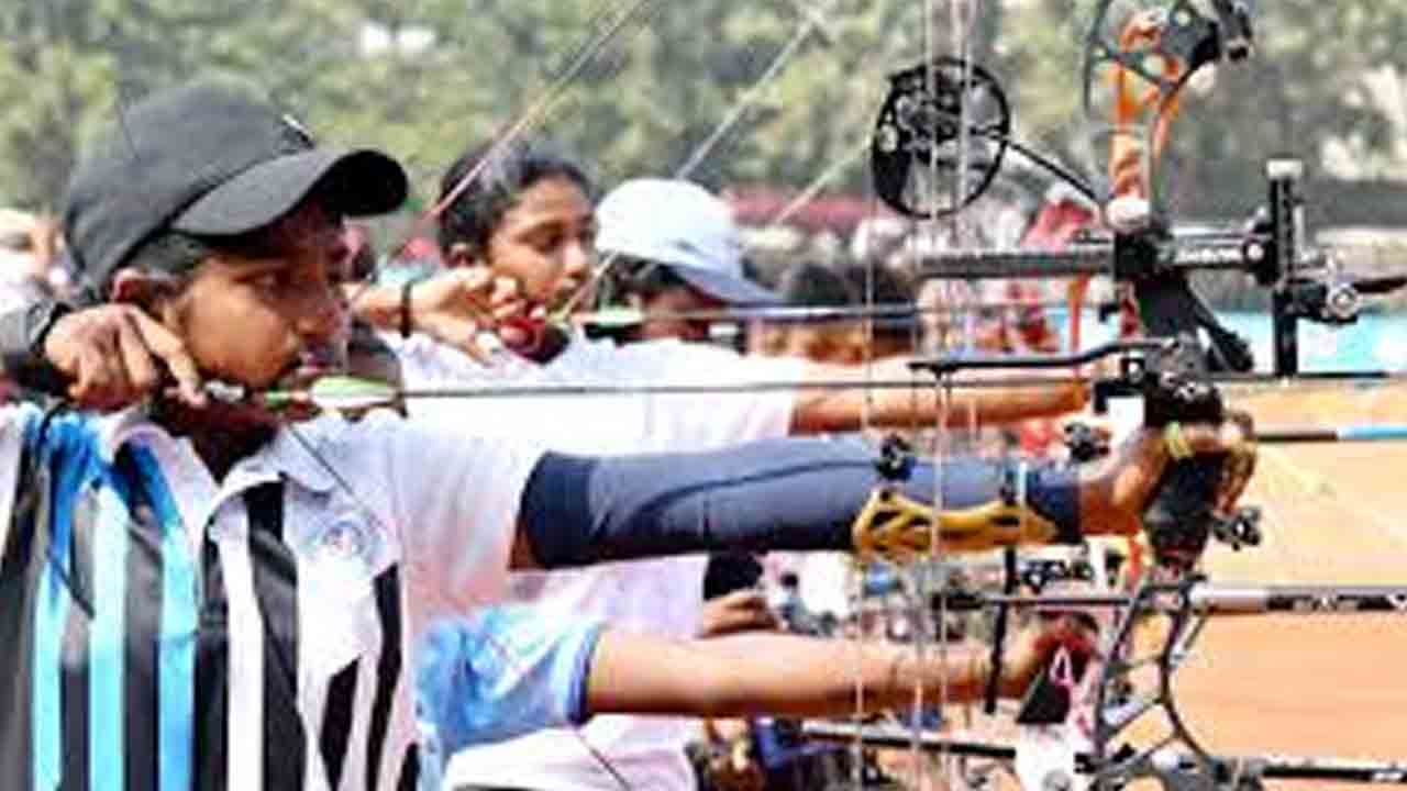 యువ క్రీడాకారుల్లో నైపుణ్యాలను వెలికితీయాలి