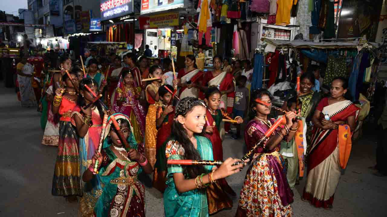 జయకృష్ణా ముకుందా.. మురారీ