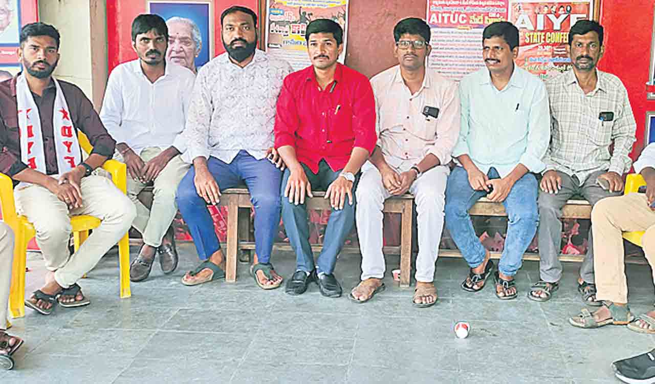 పెయిడ్ పార్కింగ్ను రద్దు చేయాలి