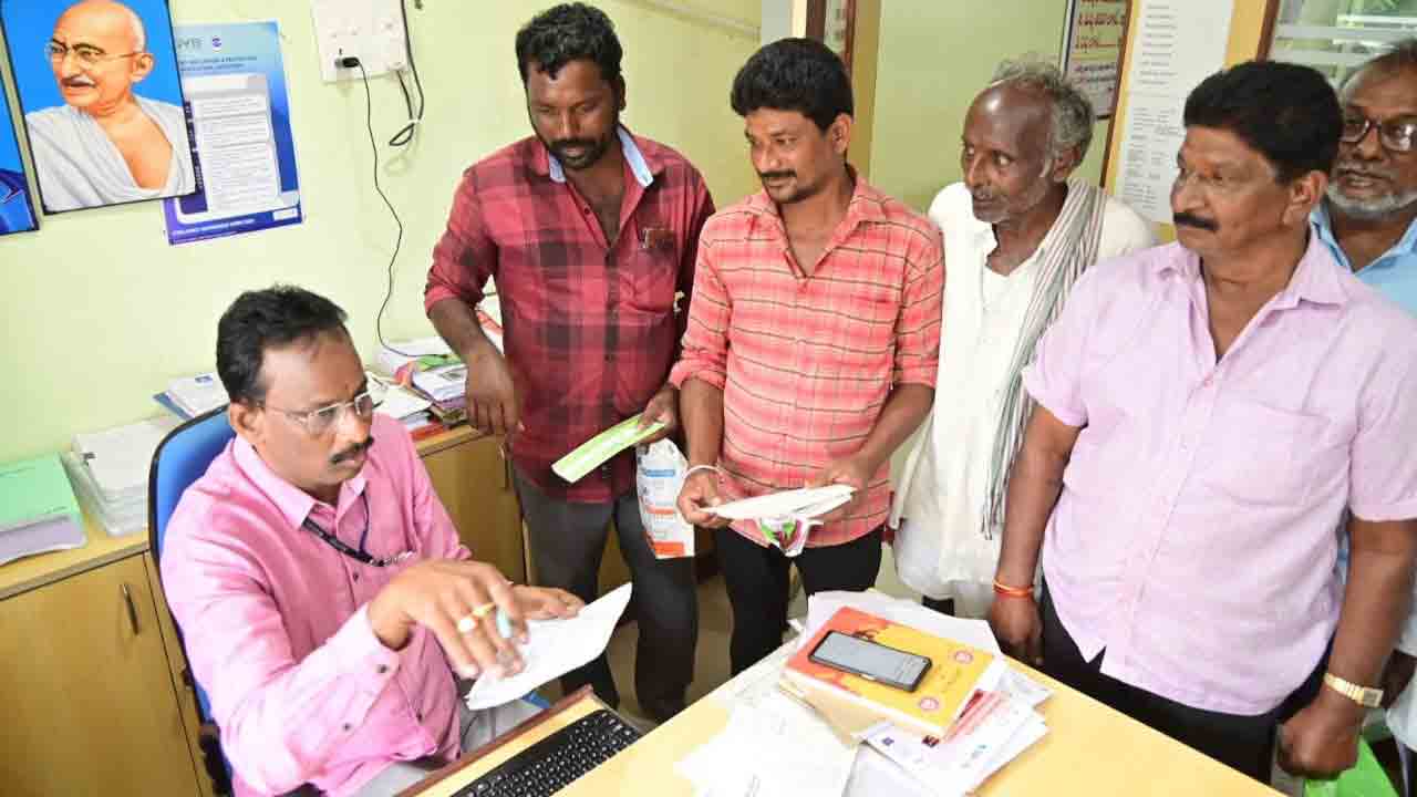 కోతలు..కొర్రీలు