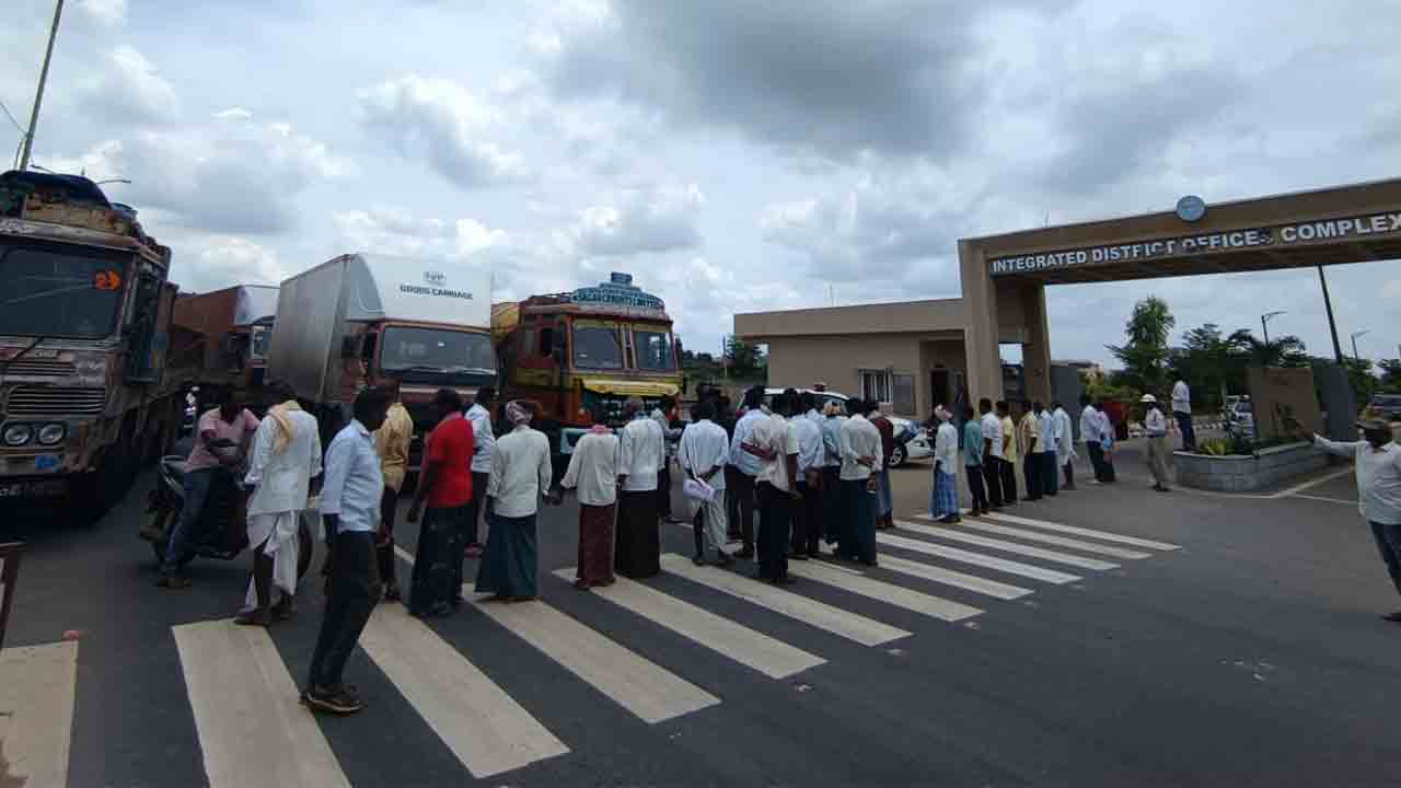 రుణమాఫీ మోసంపై అన్నదాతల ఆగ్రహం