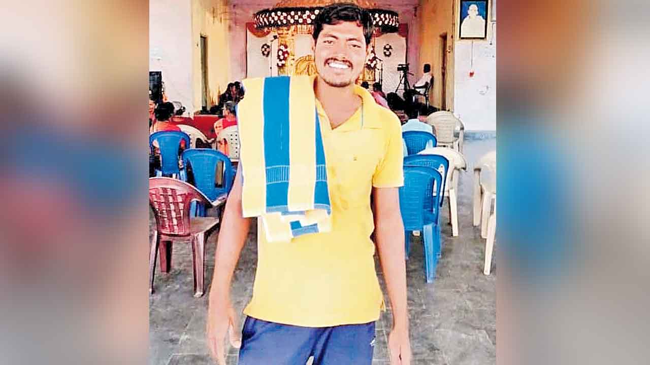 ఉద్యోగం లేదని యువకుడి ఆత్మహత్య