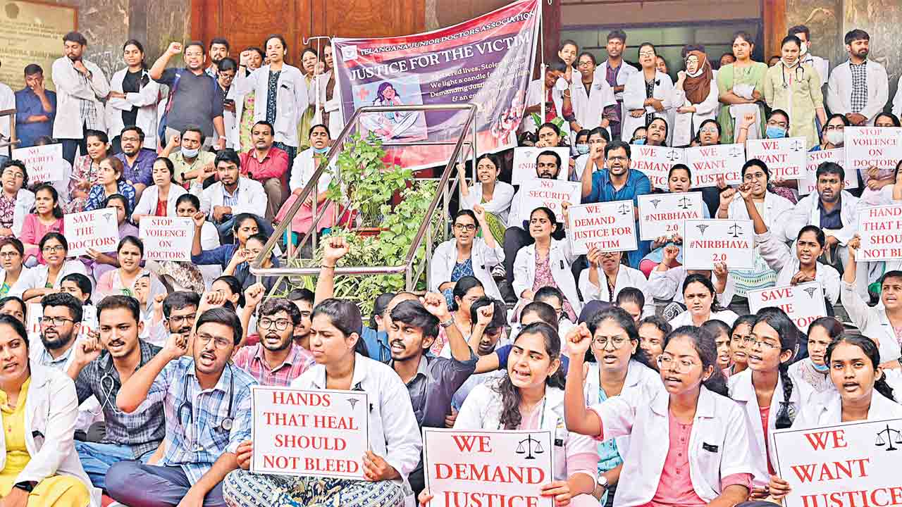 బెంగాల్‌ ఘటనపై జూడాల నిరసన