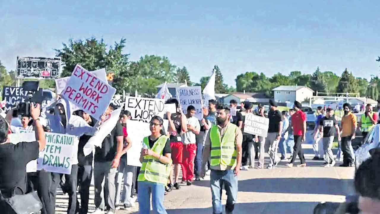 కెనడాలో భారత విద్యార్థుల నిరసనలు