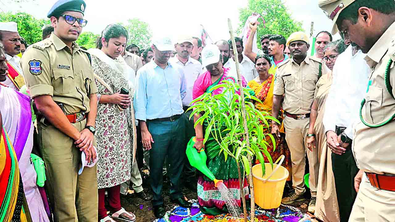 స్వచ్ఛదనం.. పచ్చదనంలో భాగస్వామ్యం కావాలి