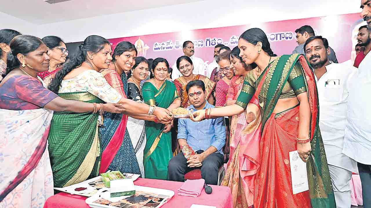 ఆత్మీయానురాగాలతో..