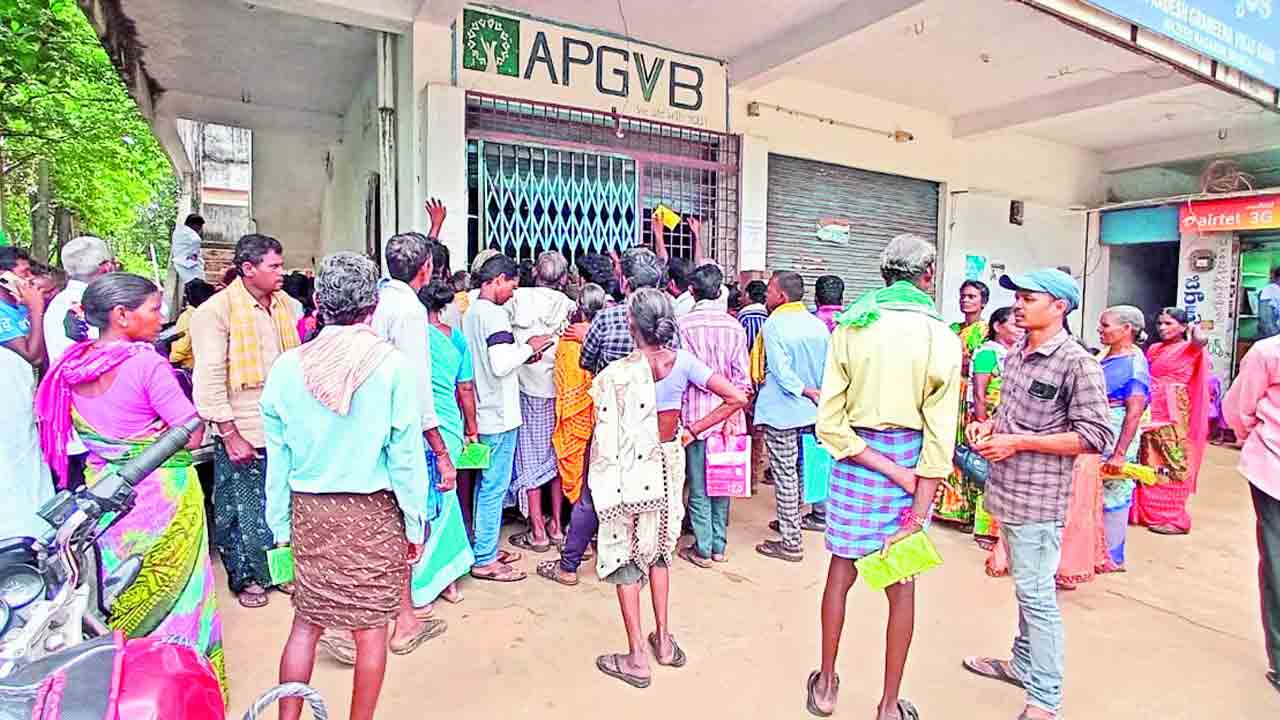 రుణమాఫీ కోసం తిప్పలు