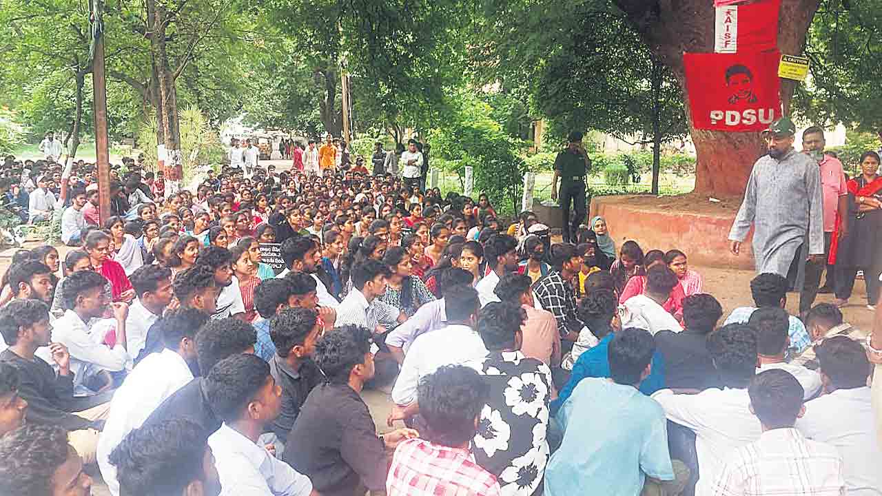 నిజాంలో విద్యార్థుల నిరసన