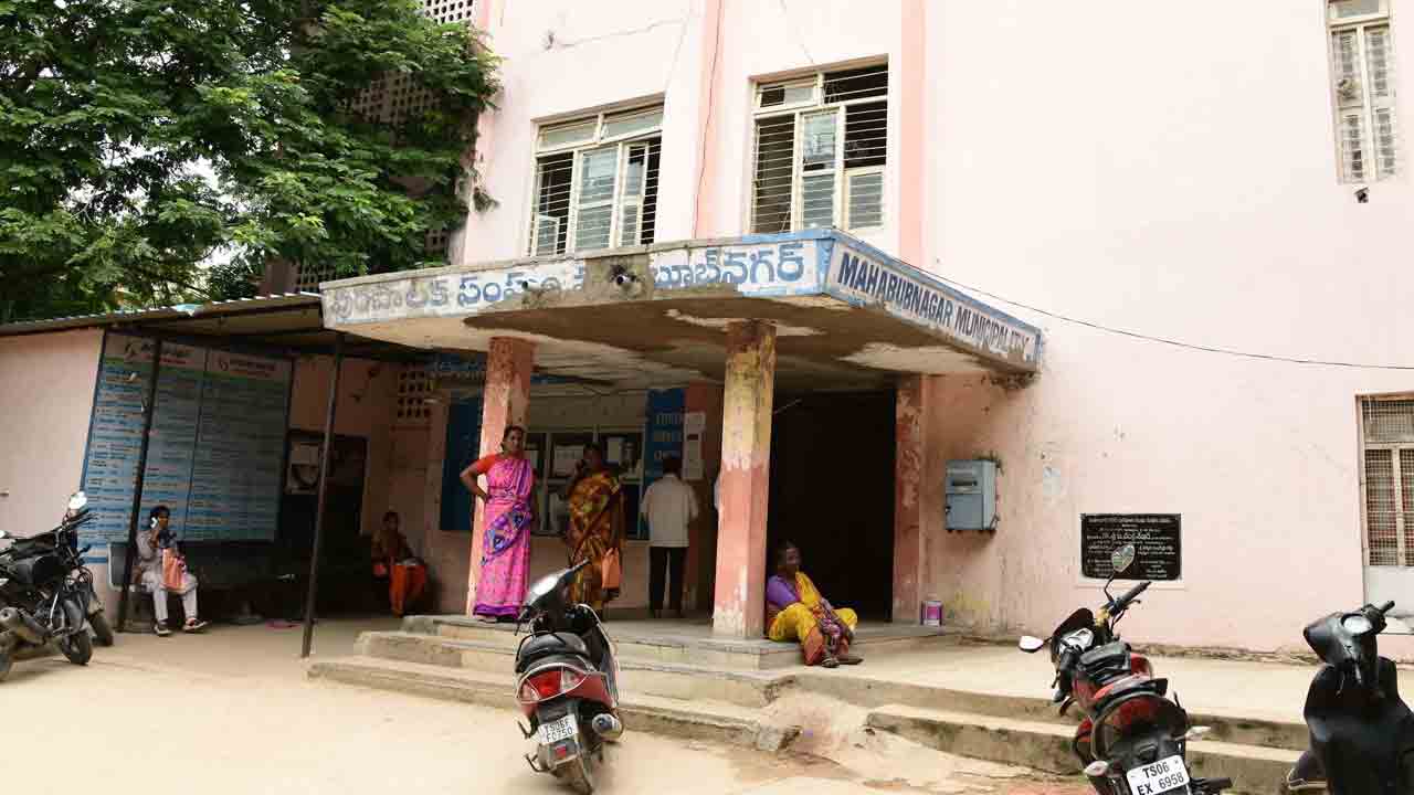 దుకాణం ఒకరిది.. వ్యాపారం మరొకరిది…