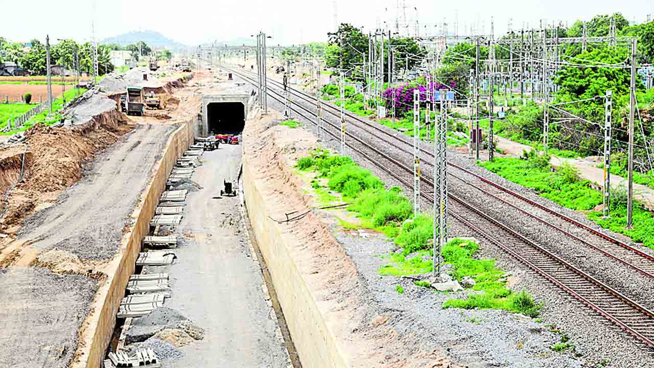 క్రాసింగ్‌ కష్టాలకు చెక్