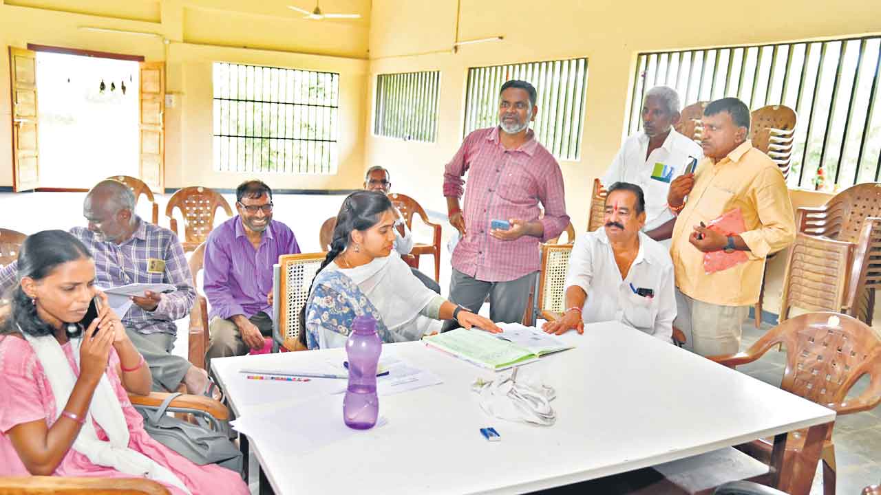 ముల్కల్లలో ముప్పైశాతమే మాఫీ