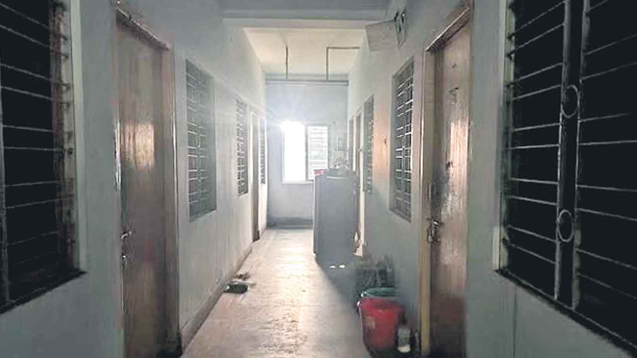 Kolkata Doctor Case | హత్యాచార ఘటనతో ఖాళీ అవుతున్న హాస్టళ్లు.. సీబీఐ విచారణలో కొత్త కోణం