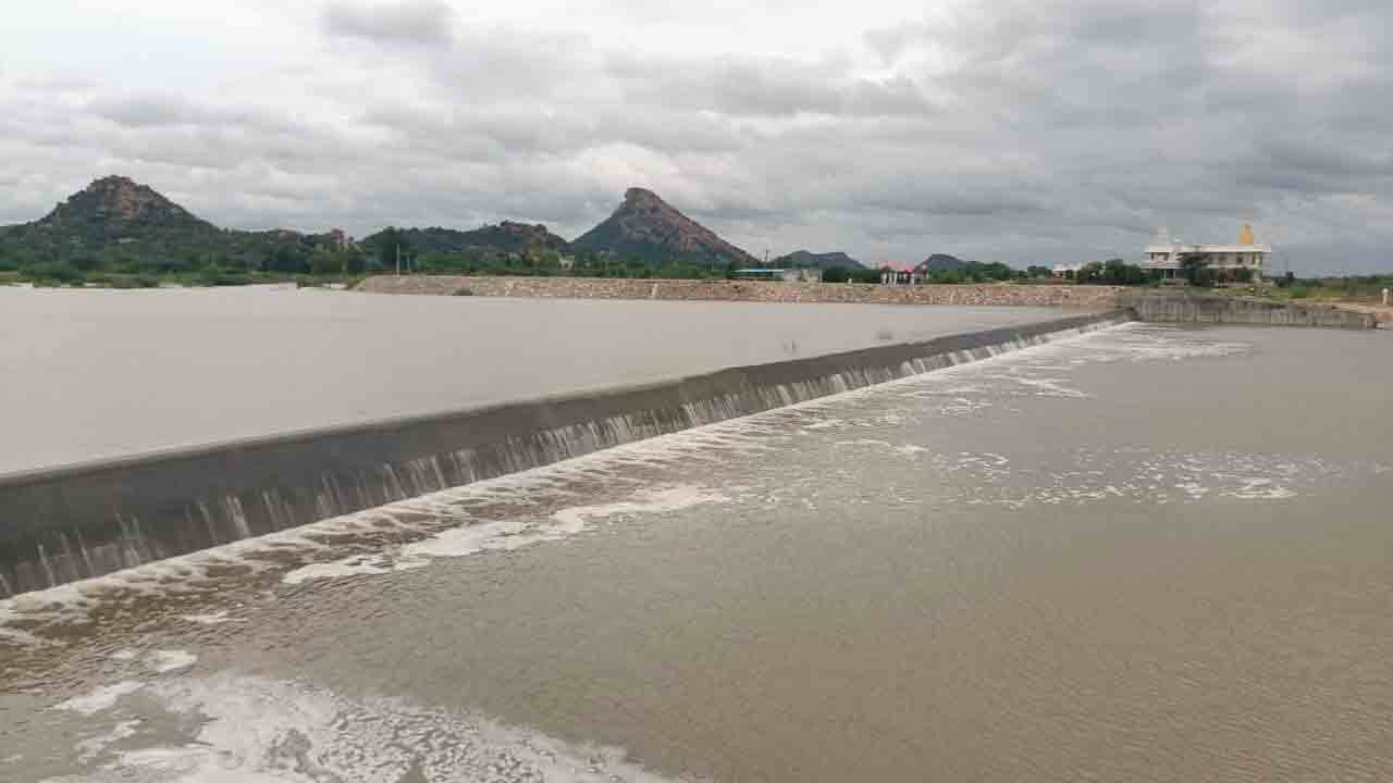 అలుగు పారిన ఆనందం
