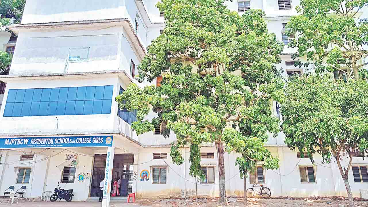 అద్దె భవనాలు.. అరకొర వసతులు