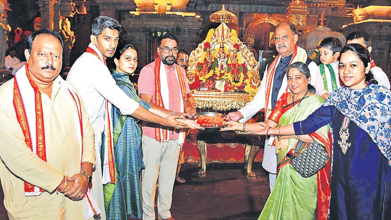 యాదాద్రీశుడికి అరకిలో బంగారం విరాళం