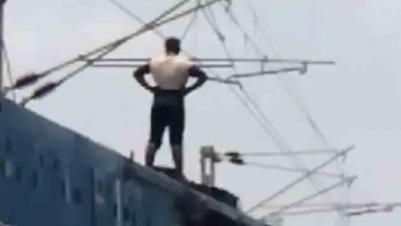 అప్పులు తీర్చలేక.. రైలెక్కి..