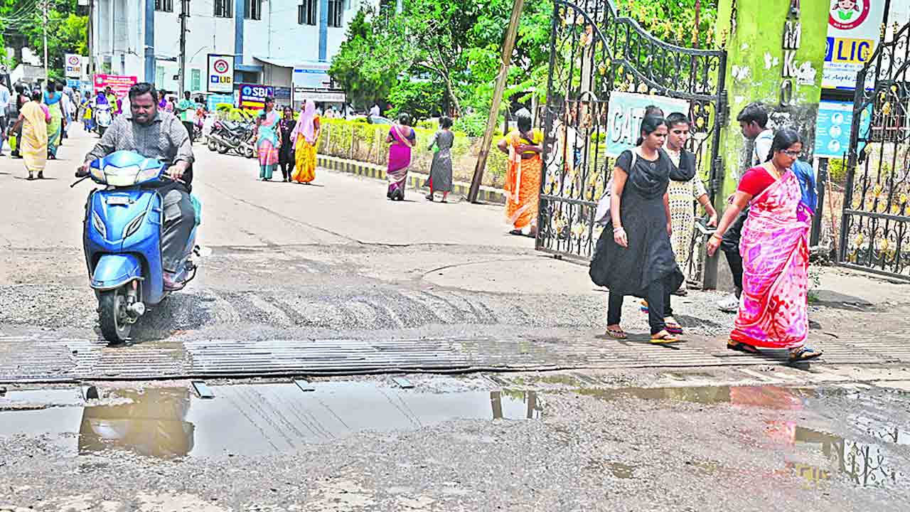 ఎంజీఎం.. నిండా నిర్లక్ష్యం
