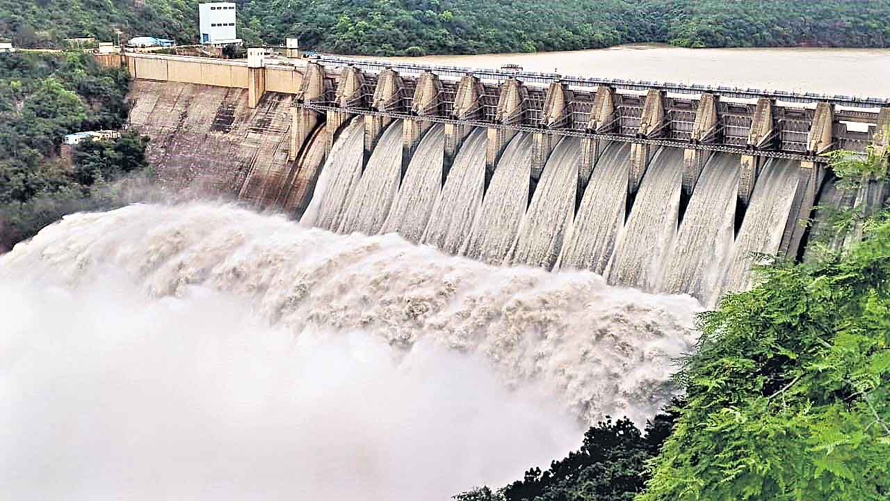 కృష్ణమ్మ పరవళ్లు