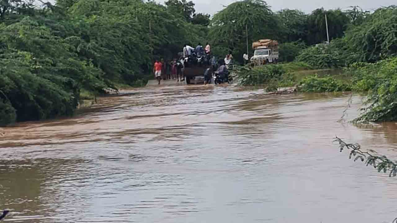 దంచికొట్టిన వాన