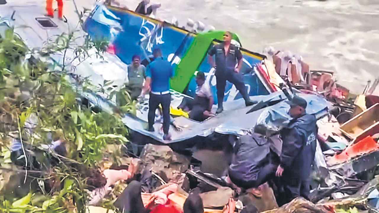 Nepal | నేపాల్లో బస్ బోల్తా.. 27 మంది మహారాష్ట్ర యాత్రికుల  మృతి