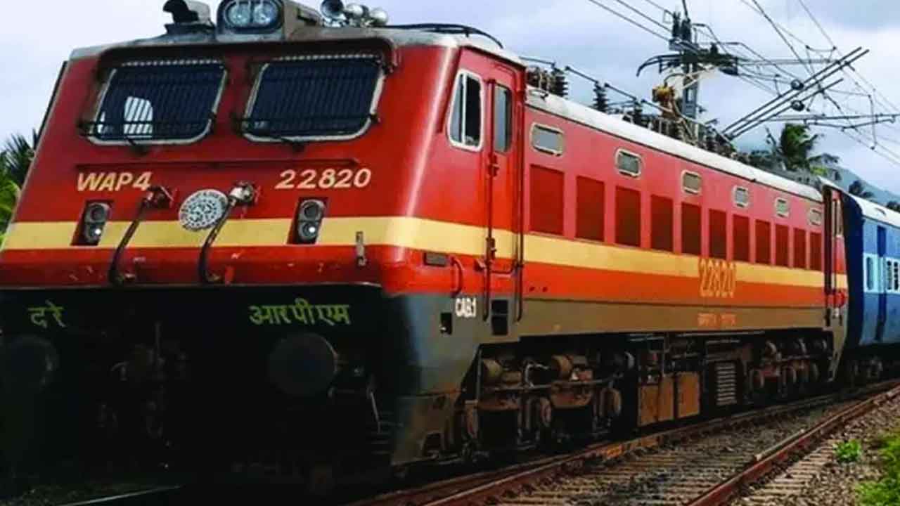 దానాపూర్‌-బెంగళూరు స్టేషన్ల మధ్య 12 ప్రత్యేక రైళ్లు