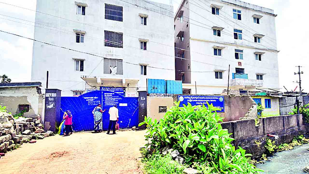 గురుకులం.. అస్తవ్యస్తం