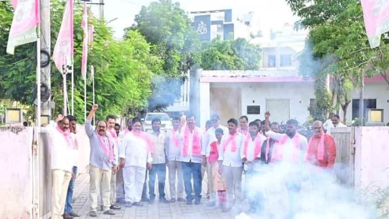 బీఆర్‌ఎస్‌ శ్రేణుల సంబురాలు