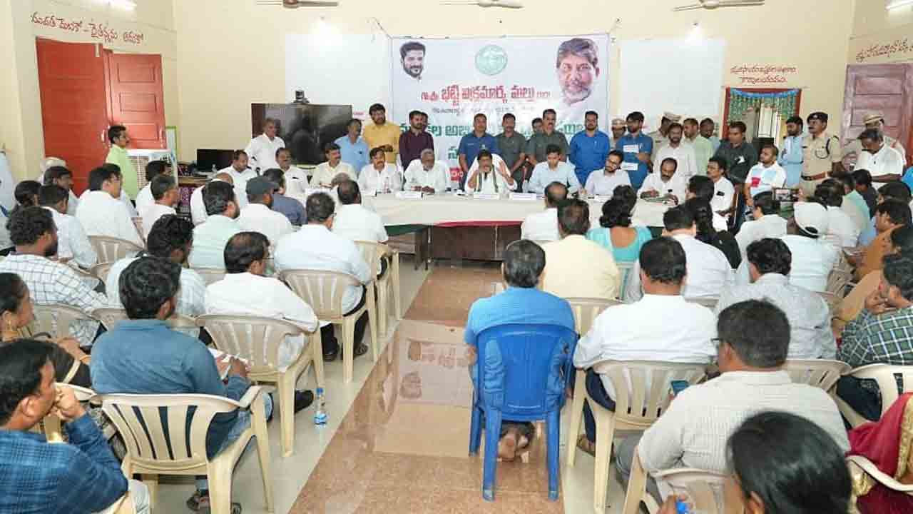 దళితబంధు యూనిట్లు అమ్మితే కేసులు