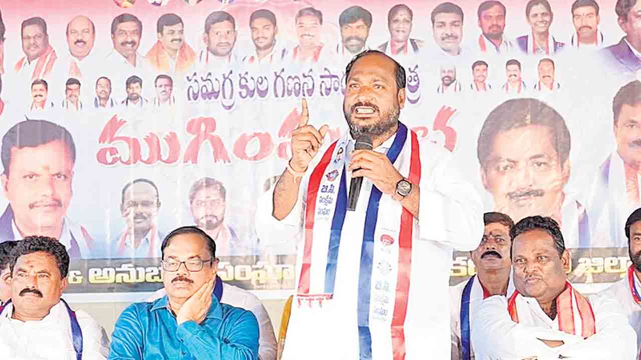 కాంగ్రెస్‌ బీసీ డిక్లరేషన్‌ను అమలు చేయాలి