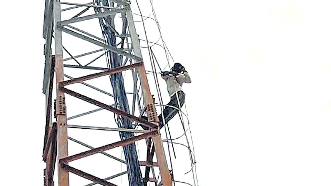 రుణం మాఫీ కాలే.. పింఛన్‌ రాలే