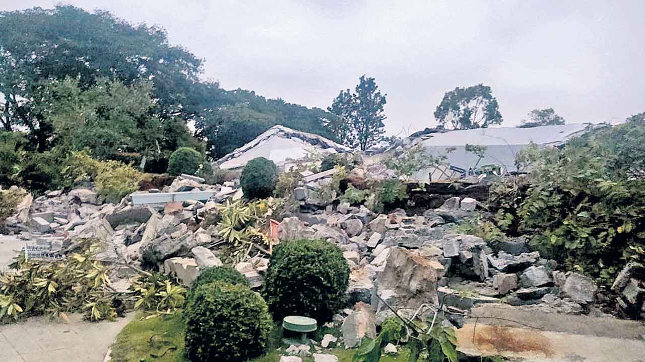 HYDRA | హైడ్రా చూపు ఒక వైపేనా?.. కూల్చివేతల్లో కనిపించని పారదర్శక విధానం!