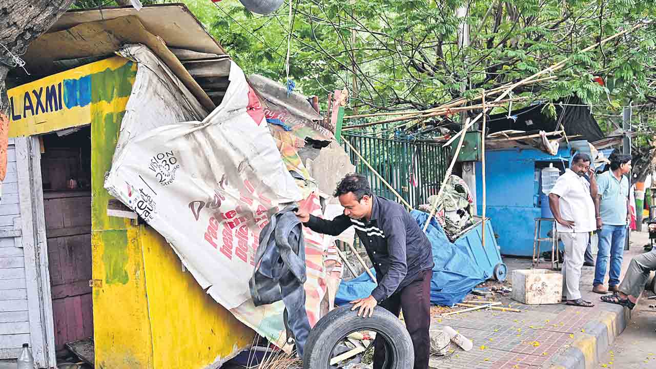 ఆక్రమణల కూల్చివేత.. ఆగ్రహం