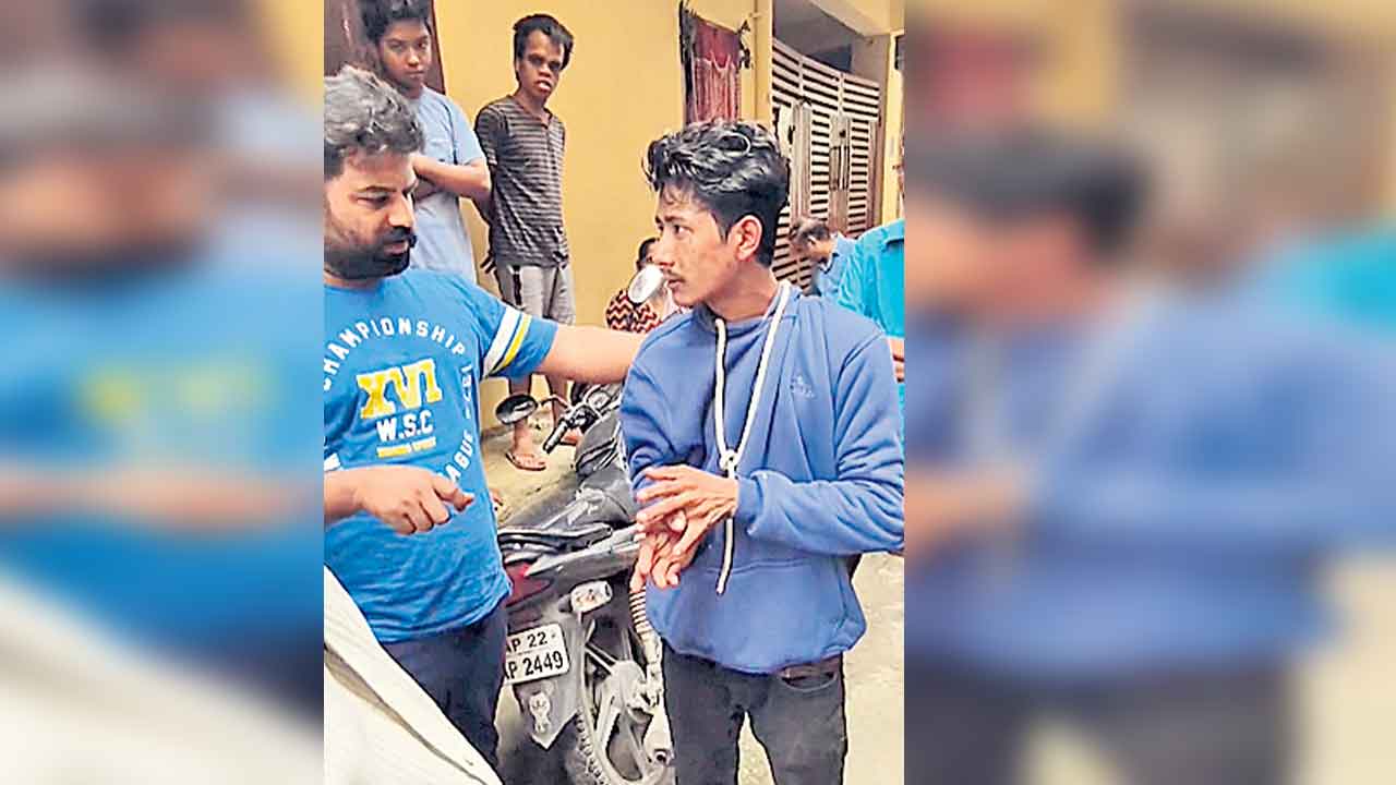 తప్పించుకున్నాడా?.. తప్పించారా?