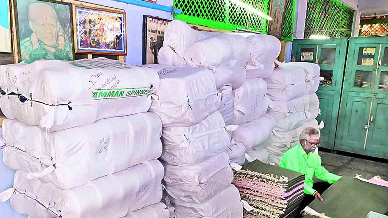 అప్పుడు కొంటమన్నరు.. ఇప్పుడు వద్దంటున్నరు..